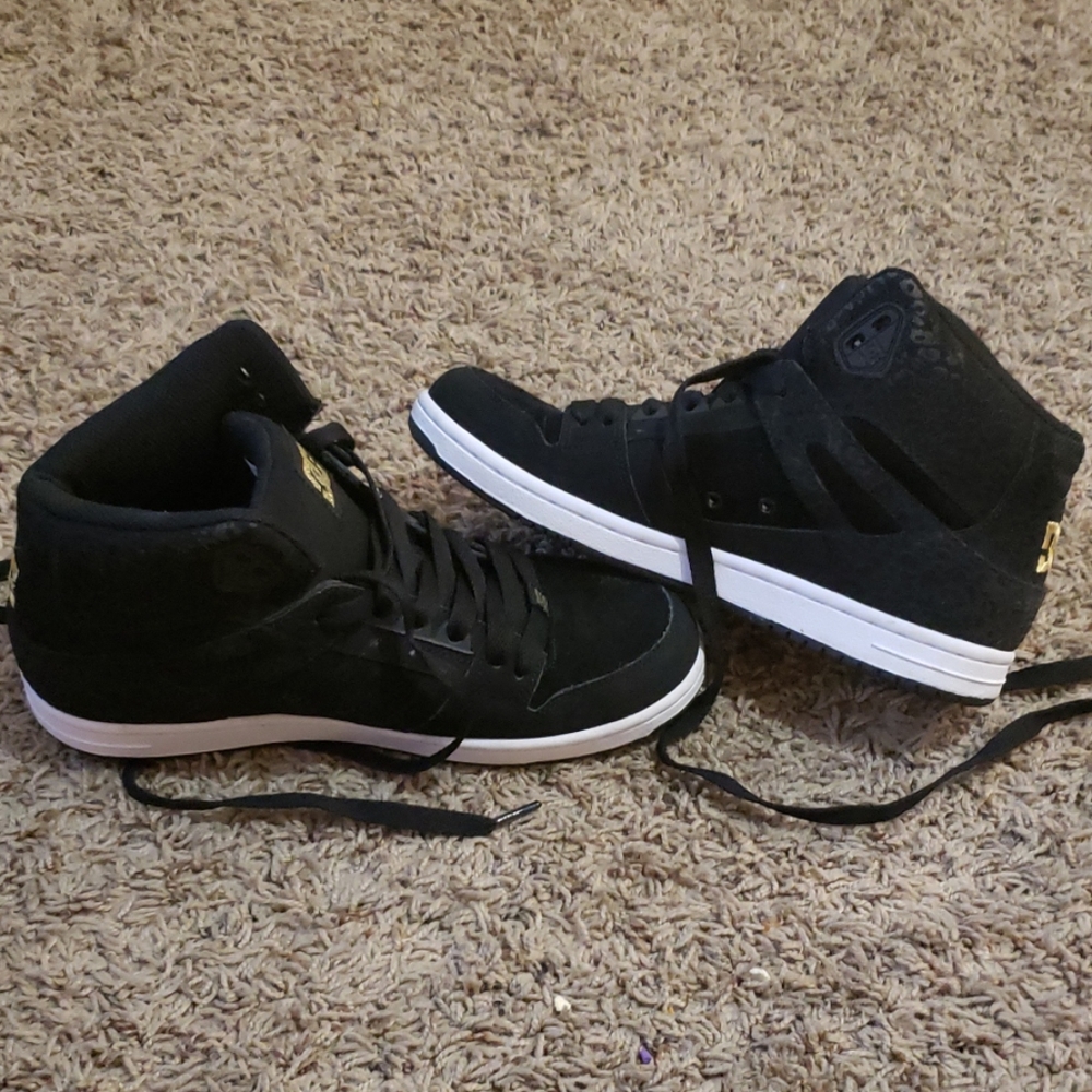 High top DC shoes